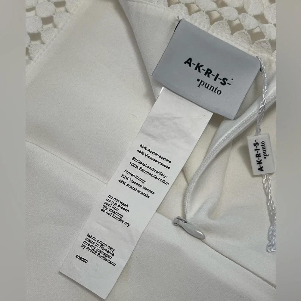 AKRIS Punto White Embroidered Dress NWOT Size 4 - Picture 16 of 16